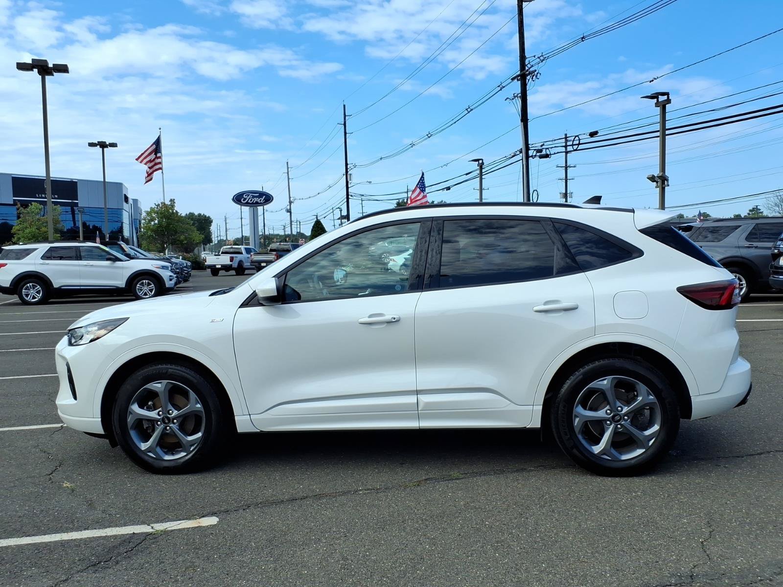 Certified 2023 Ford Escape ST-Line Select AWD/4WD image 4
