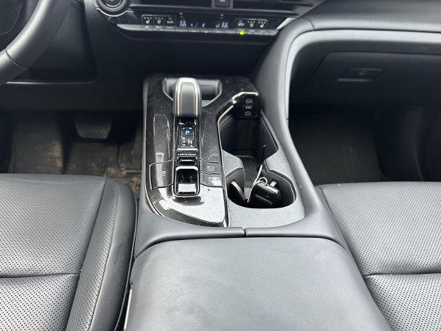 Used 2025 Toyota Crown Signia XLE image 27