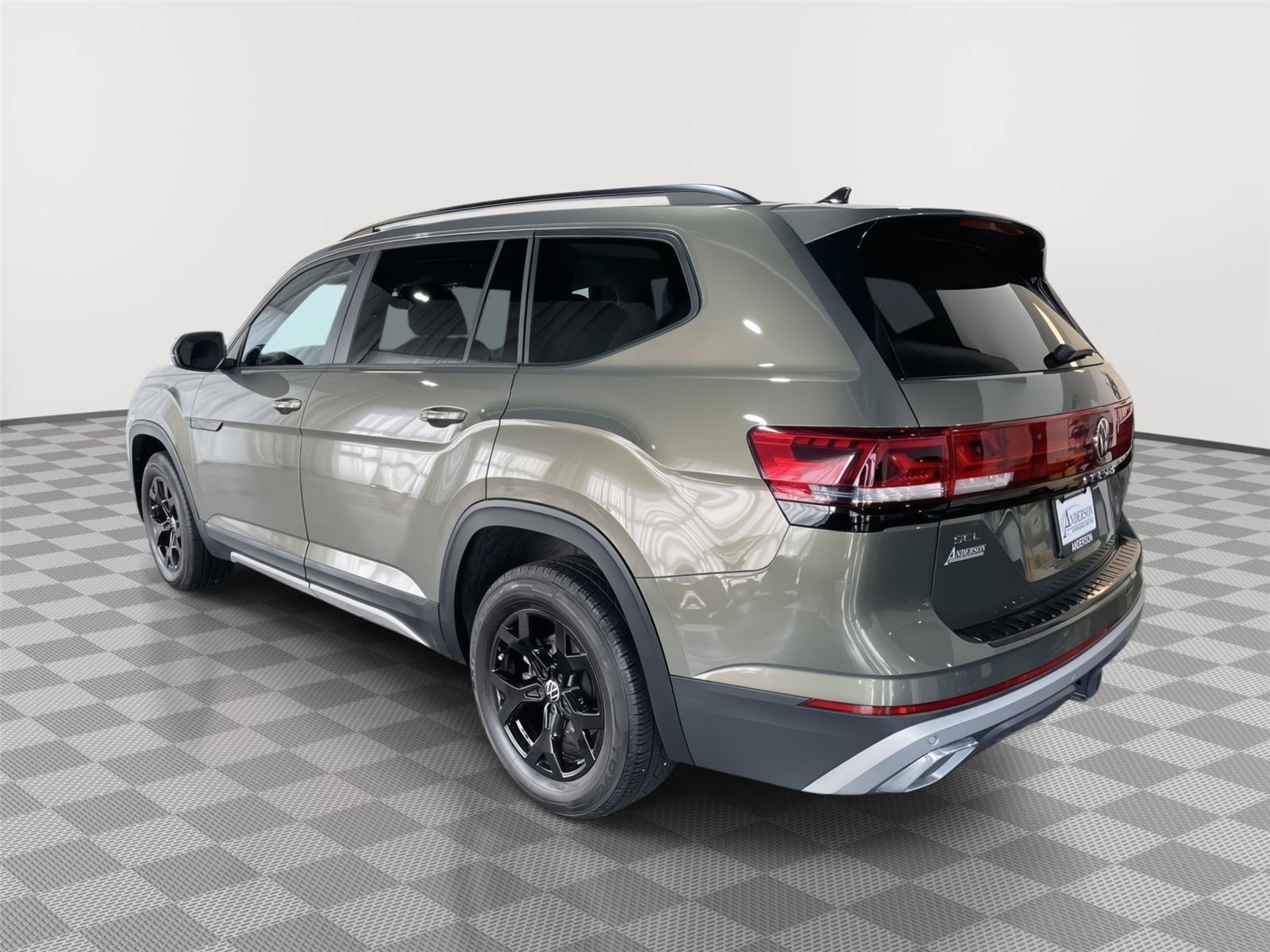 Used 2024 Volkswagen Atlas Peak Edition SEL AWD/4WD image 9