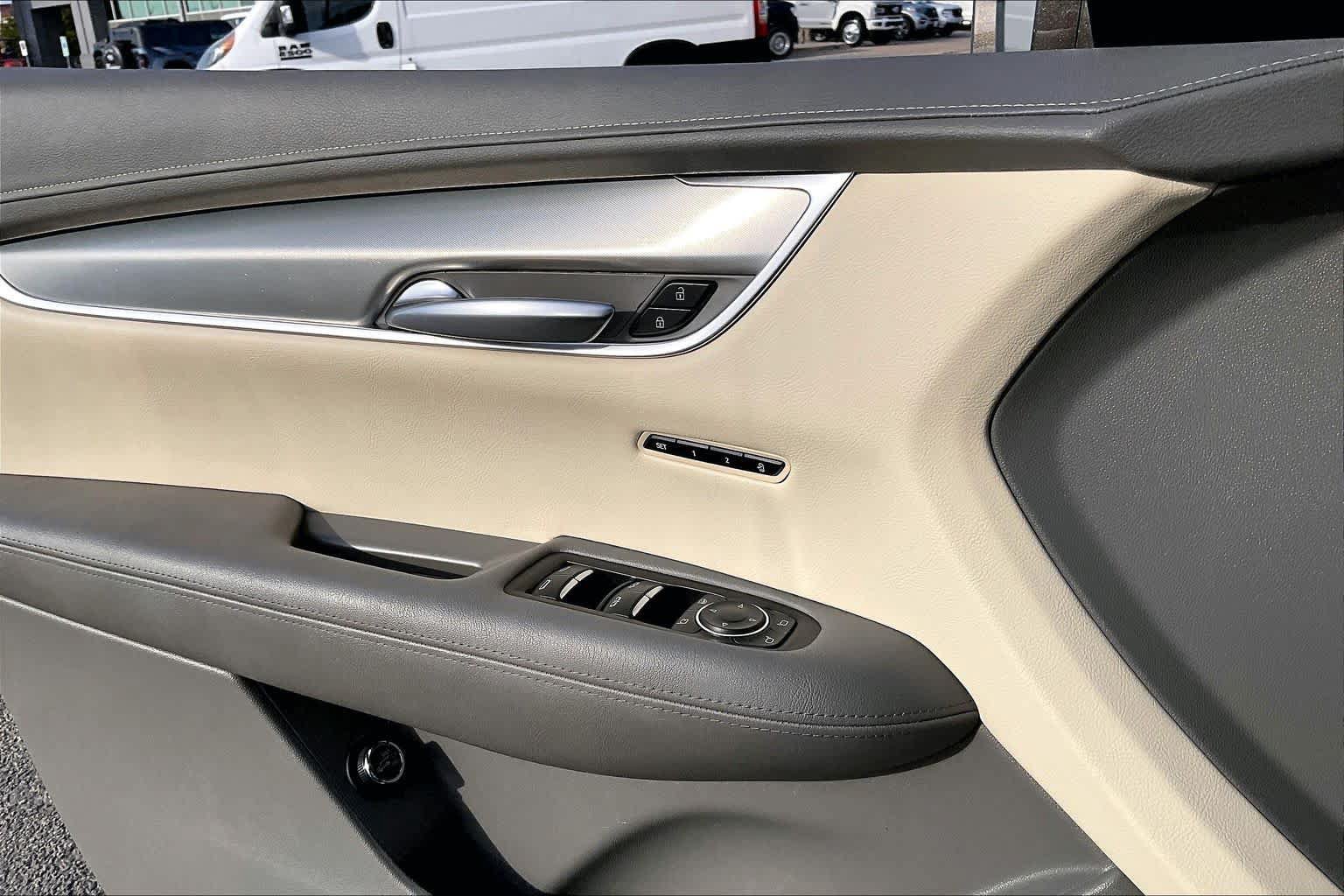 Used 2020 Cadillac XT5 Premium Luxury FWD image 33