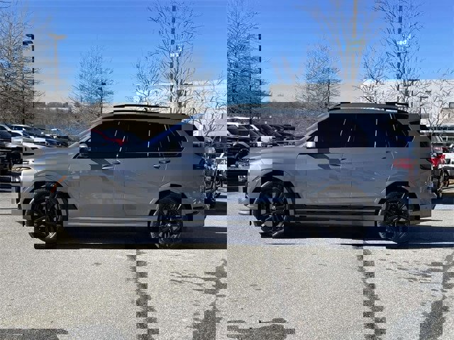 Used 2023 BMW X7 xDrive40i w/ Executive Package image 2