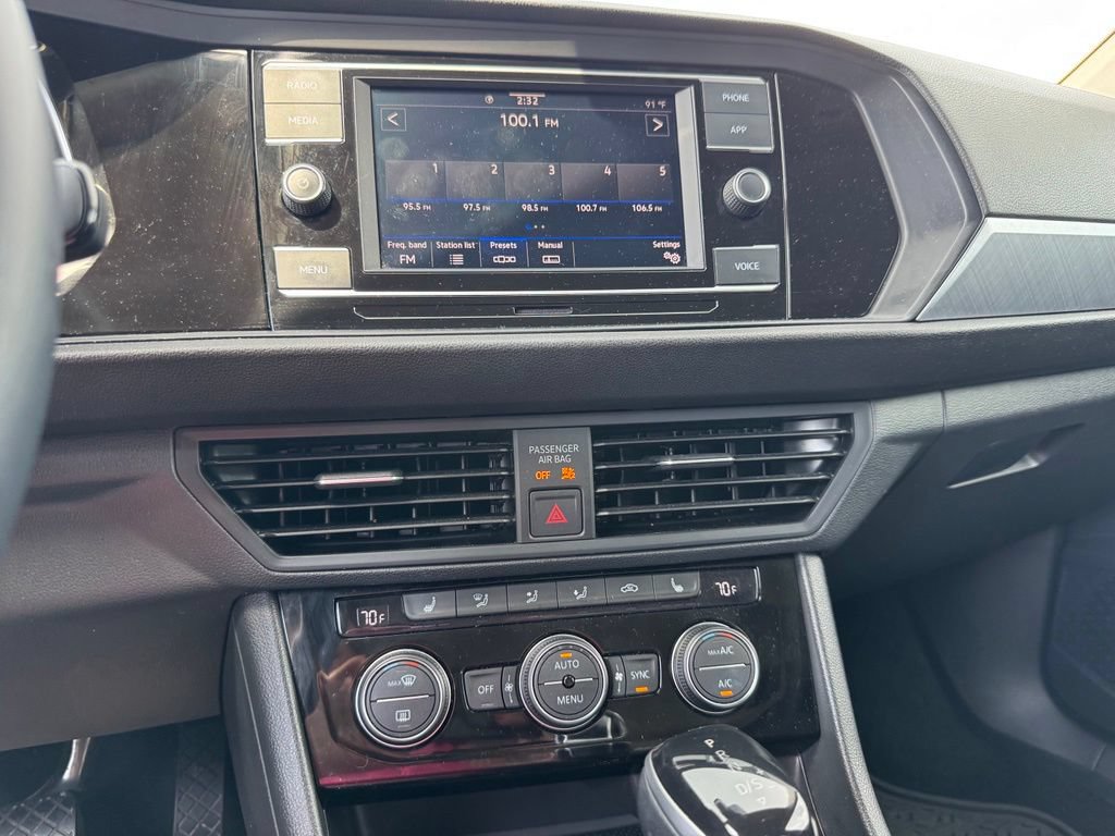Used 2022 Volkswagen Jetta SE FWD image 18