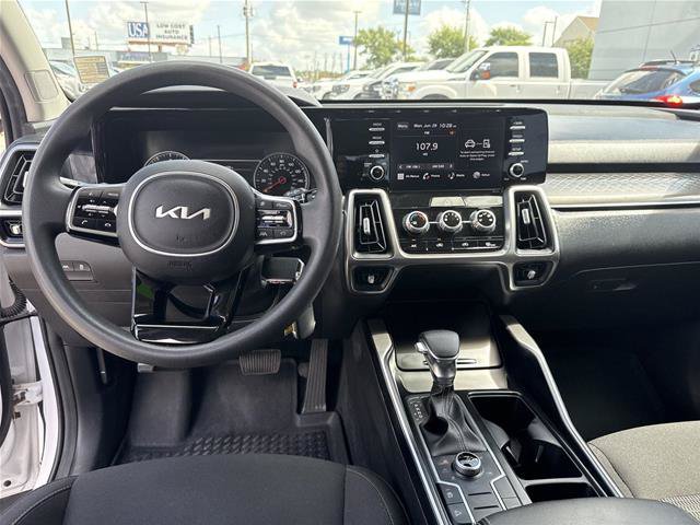Used 2023 Kia Sorento LX AWD/4WD image 6