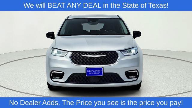 Used 2024 Chrysler Pacifica Touring-L FWD image 2