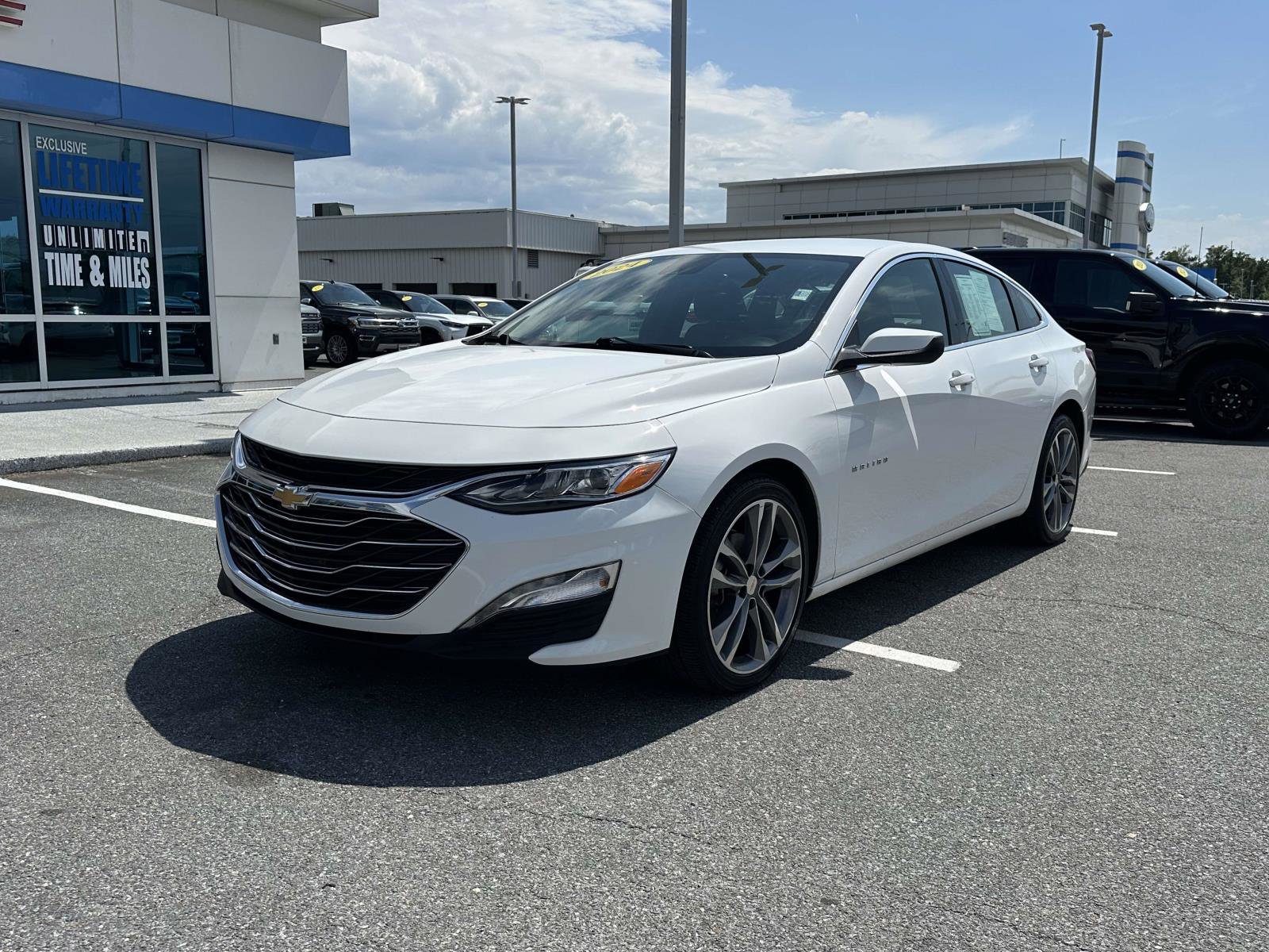 Used 2024 Chevrolet Malibu LT FWD image 3