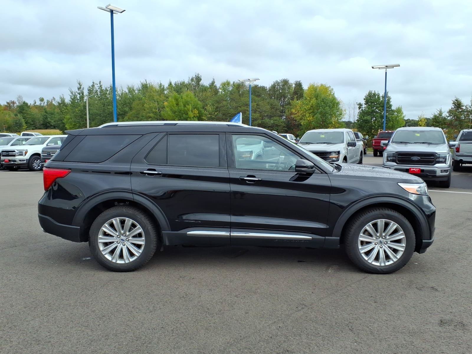 Certified 2022 Ford Explorer Limited w/ Equipment Group 301A AWD/4WD image 7