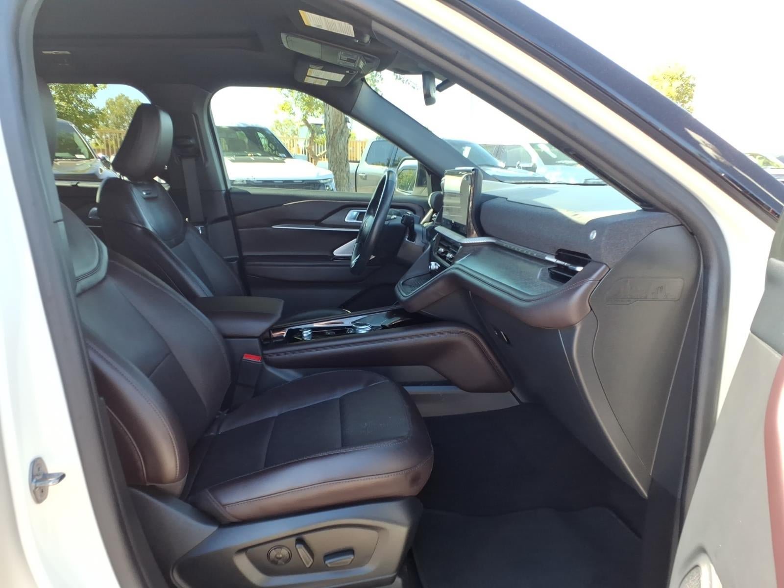 Certified 2025 Ford Explorer Platinum RWD image 11