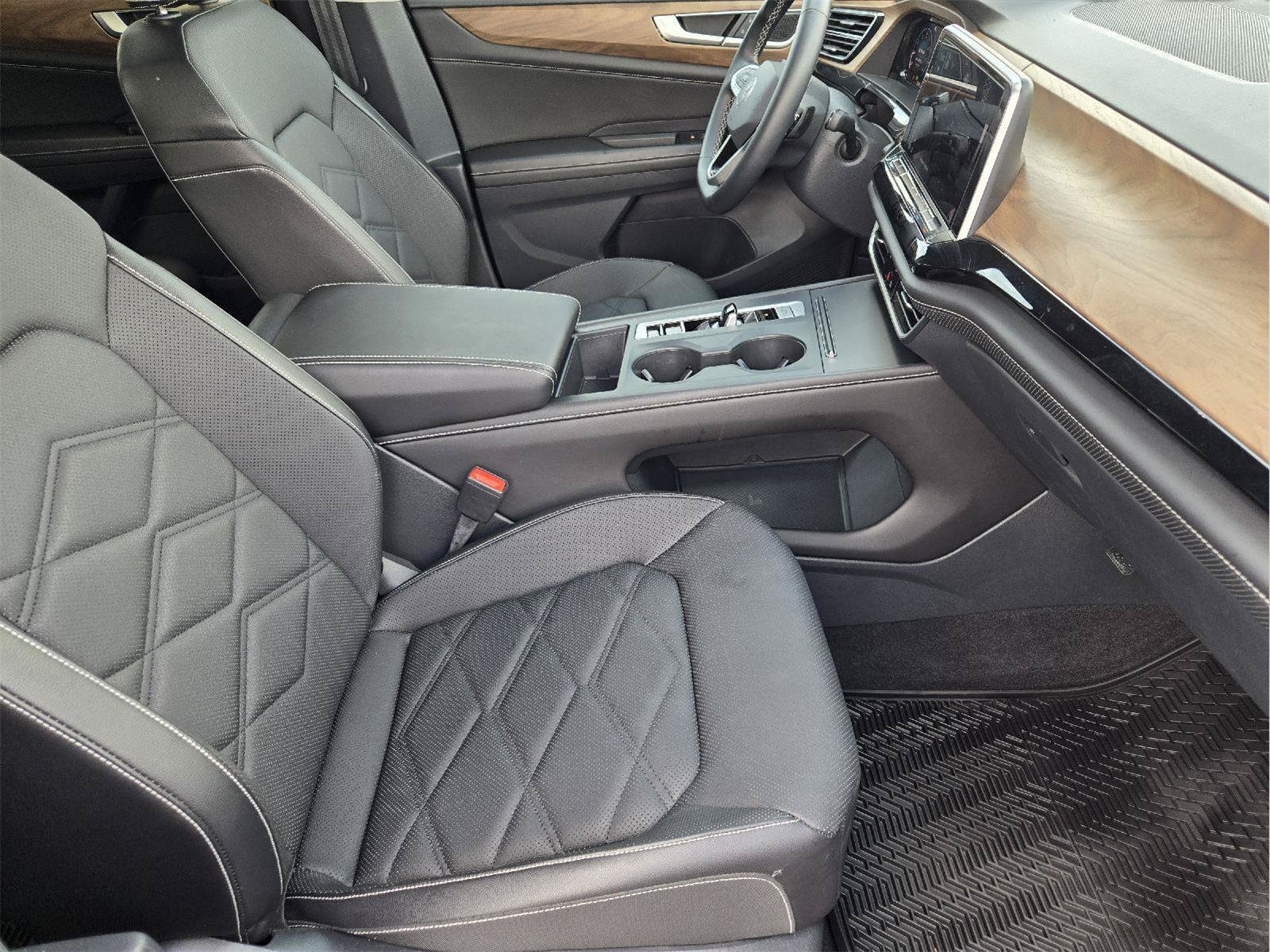 Used 2024 Volkswagen Atlas SE FWD image 13