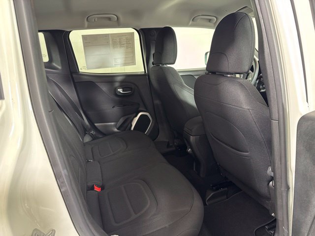 Used 2018 Jeep Renegade Latitude FWD image 5