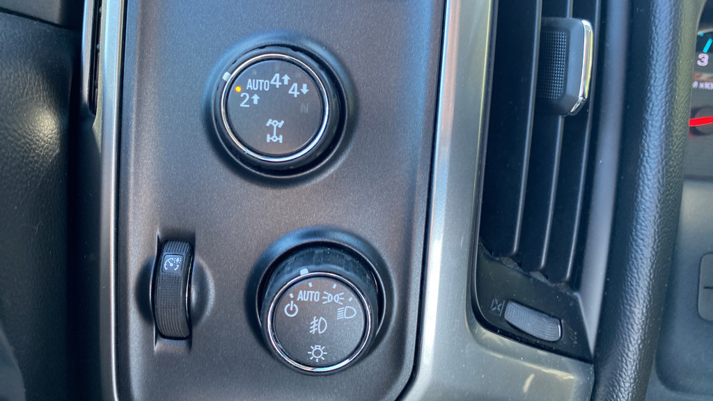 Used 2018 Chevrolet Silverado 1500 LT w/ All Star Edition AWD/4WD image 42