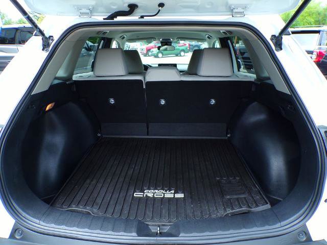Used 2022 Toyota Corolla Cross LE AWD/4WD image 9