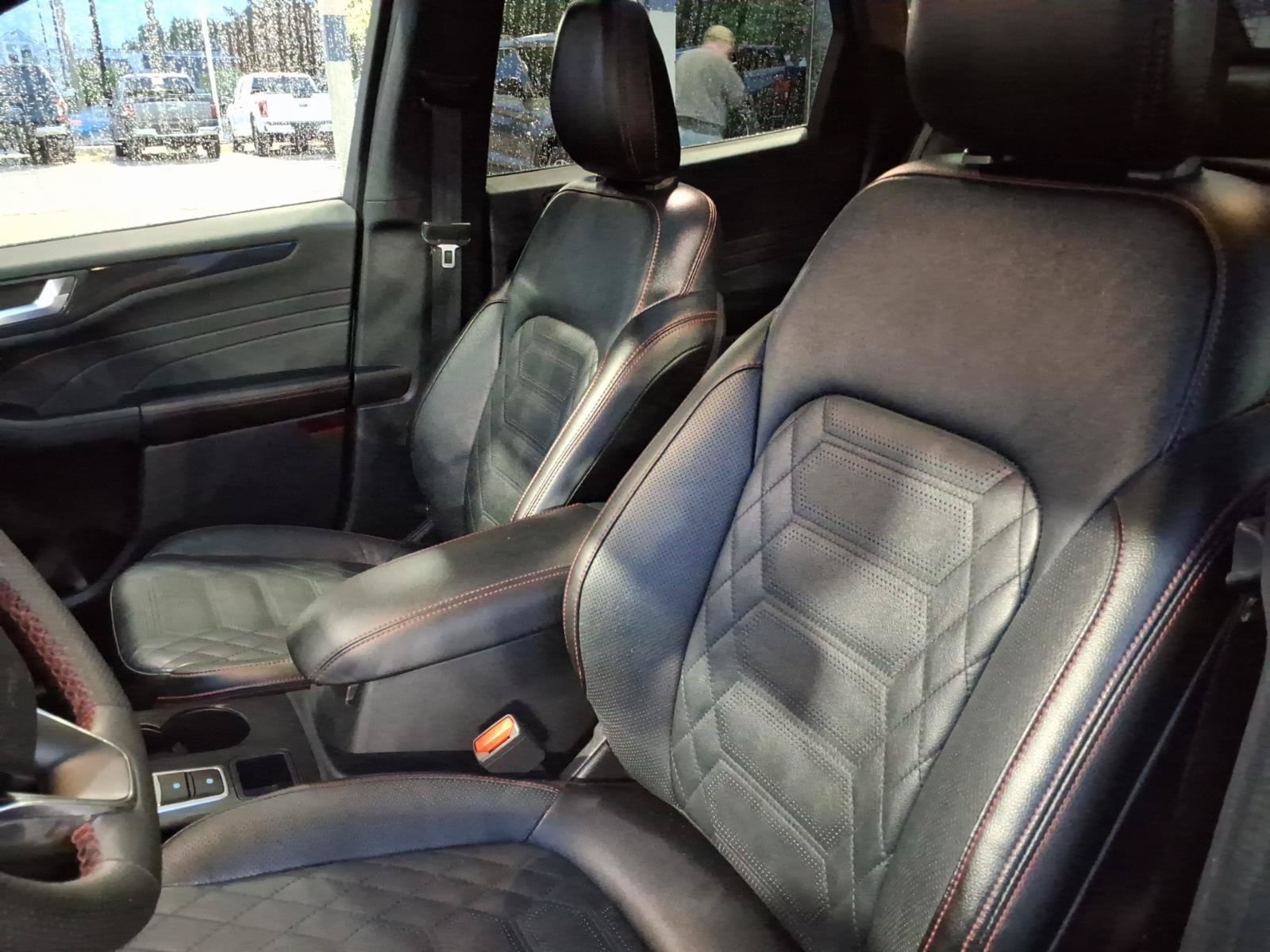 Certified 2023 Ford Escape ST-Line Elite w/ Premium Technology Package AWD/4WD image 11