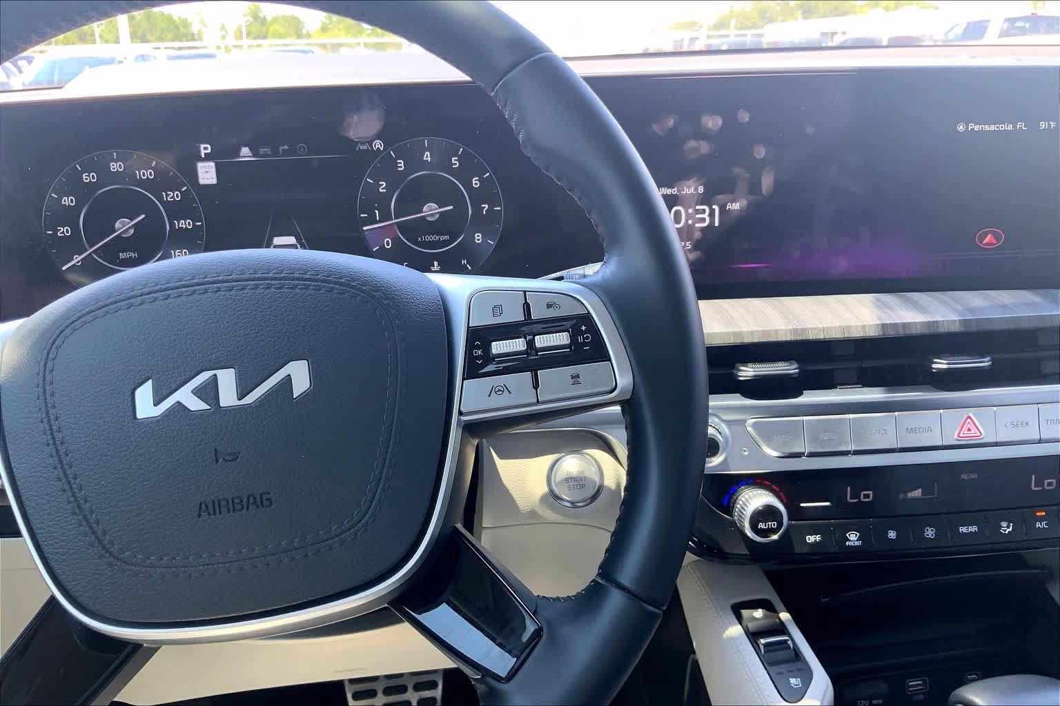 Used 2025 Kia Telluride SX w/ SX Captain's Chair Package FWD image 25
