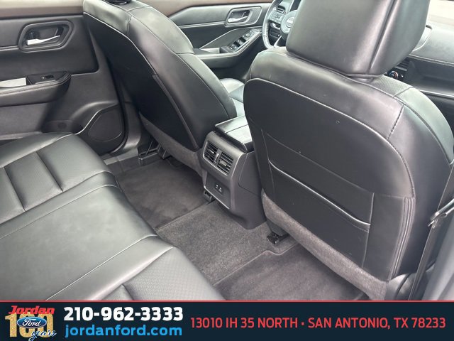 Used 2023 Nissan Rogue SV w/ SV Premium B Package image 8