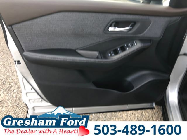 Used 2021 Nissan Rogue SV image 18