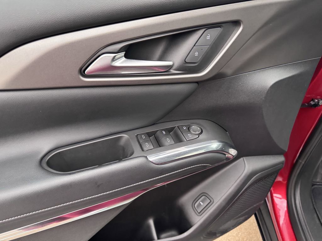 Used 2025 Chevrolet Traverse LT AWD/4WD image 7