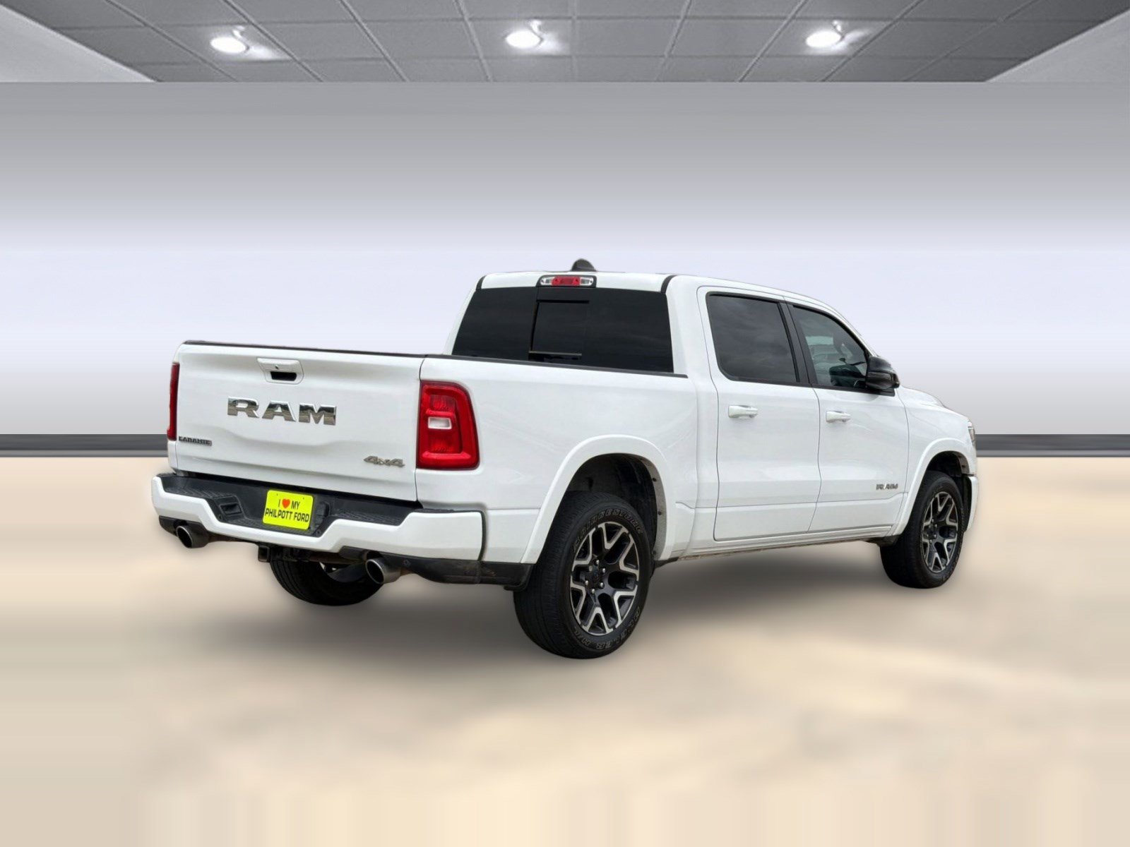 Used 2025 RAM 1500 Laramie w/ Sport Appearance Package AWD/4WD image 9
