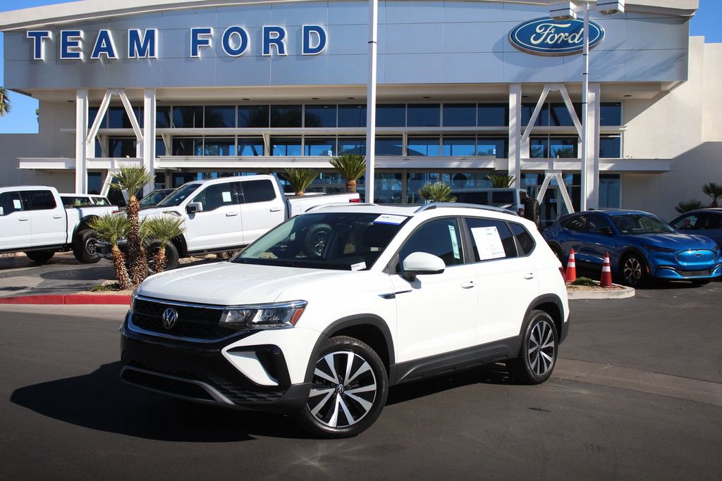 Used 2023 Volkswagen Taos SE image 2