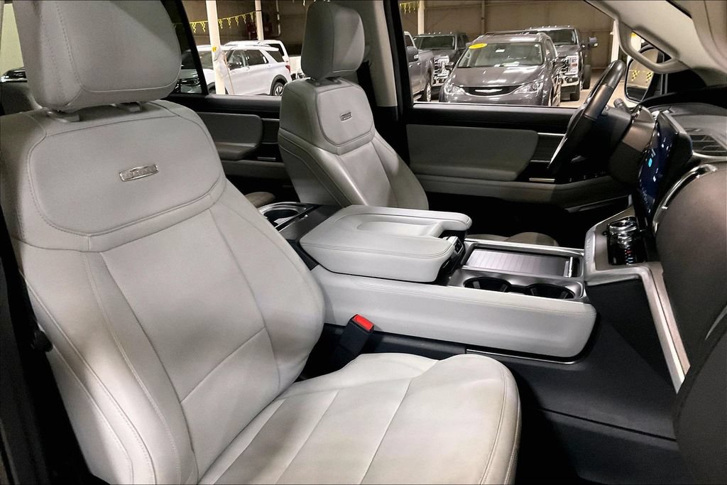 Certified 2025 Ford Expedition Max Platinum w/ Driver's Package AWD/4WD image 7