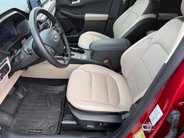 Certified 2020 Ford Escape Titanium w/ Titanium Premium Package 2.0 AWD/4WD image 11