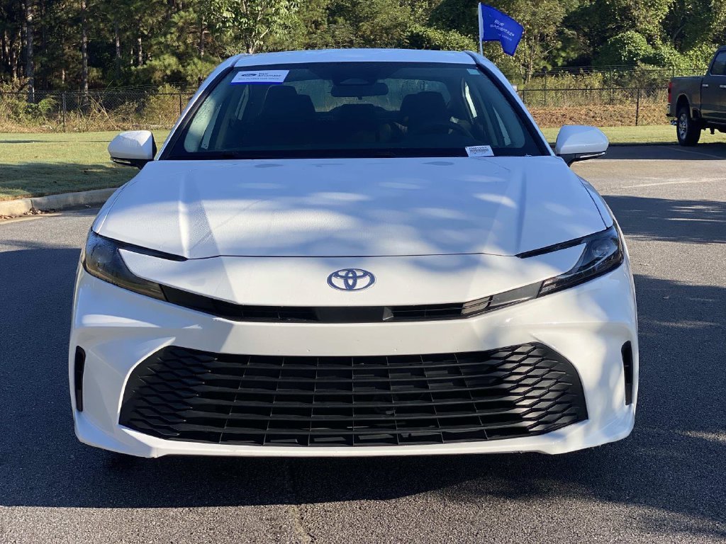 Used 2025 Toyota Camry LE FWD image 12