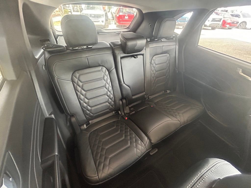 Certified 2024 Ford Escape SE w/ PHEV Premium Package image 32