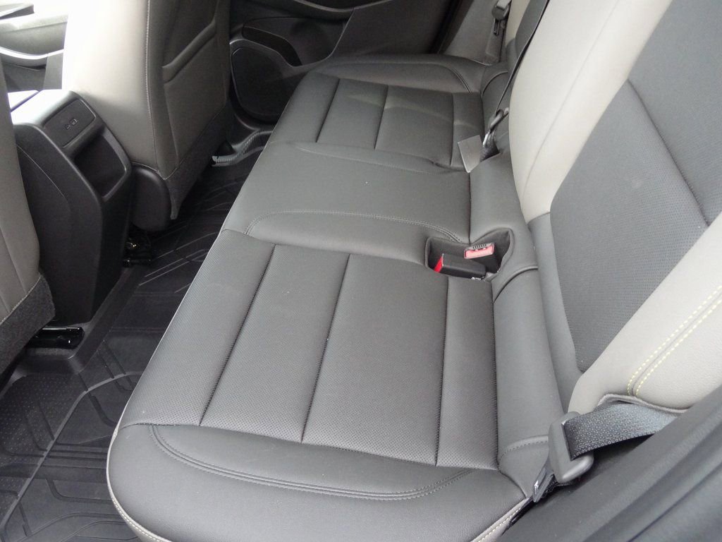 Used 2026 Chevrolet Trax ACTIV w/ Sunroof Package image 16