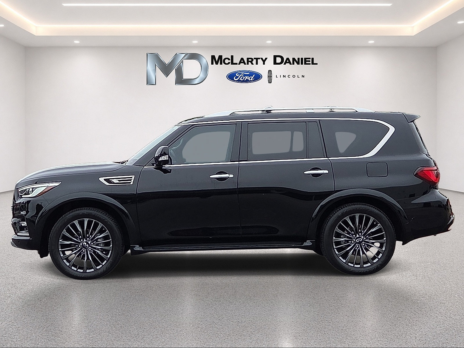 Used 2022 INFINITI QX80 Premium Select w/ Cargo Package AWD/4WD image 3