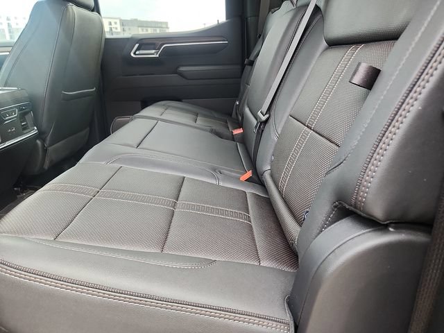 Used 2025 Chevrolet Silverado 1500 High Country w/ Midnight Edition AWD/4WD image 26