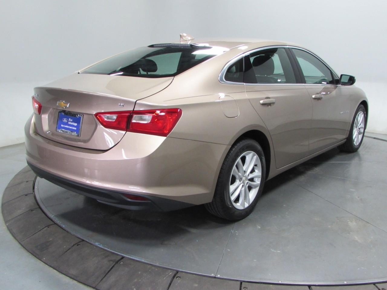 Used 2018 Chevrolet Malibu LT w/ Leather Package FWD image 7