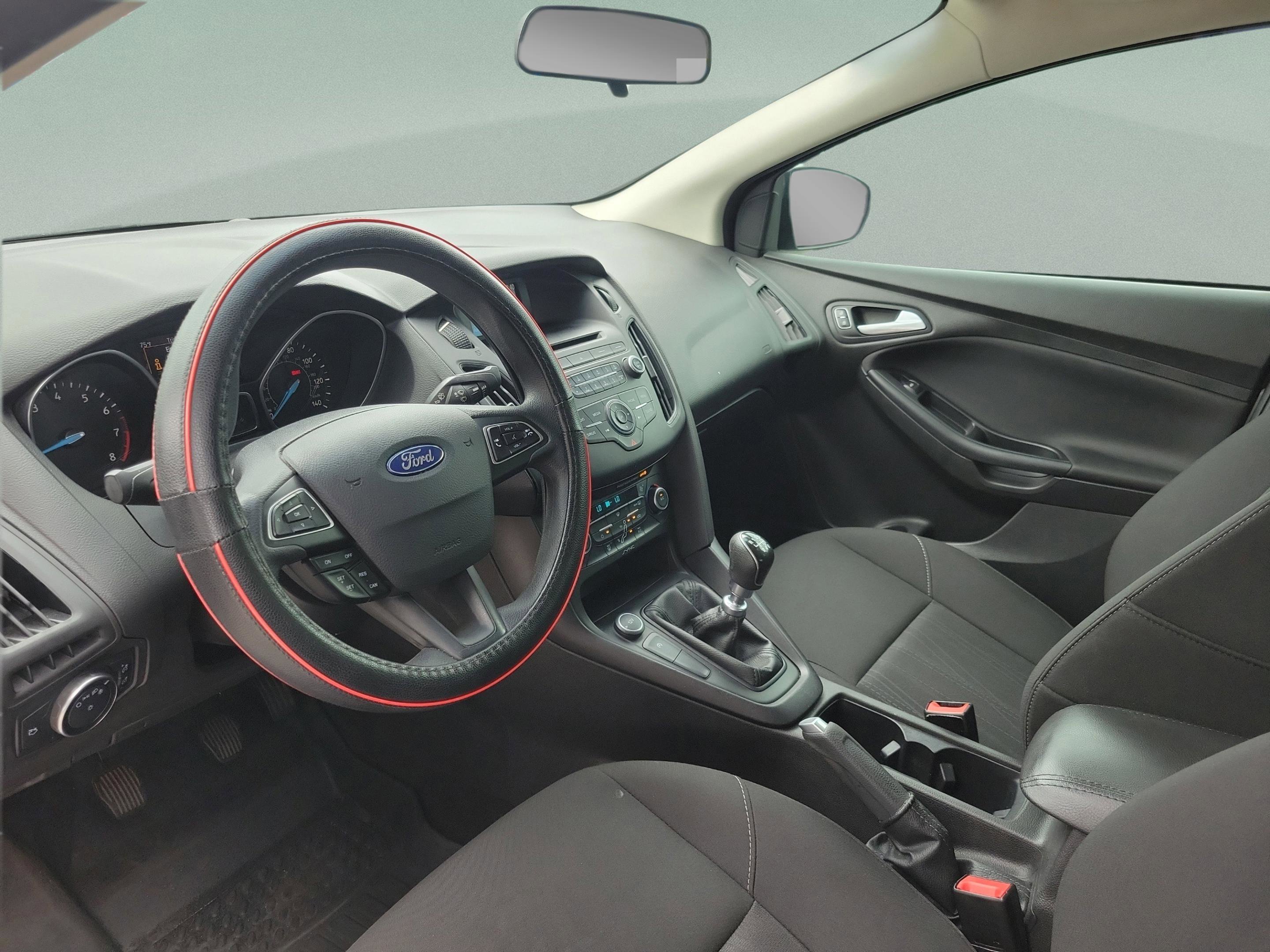 Certified 2017 Ford Focus SE FWD image 16