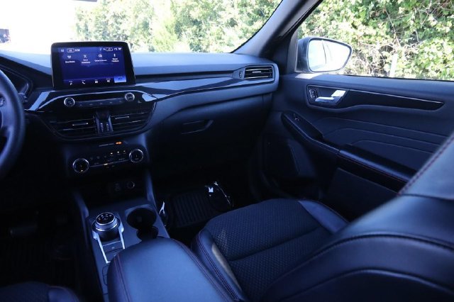 Certified 2025 Ford Escape ST-Line AWD/4WD image 25