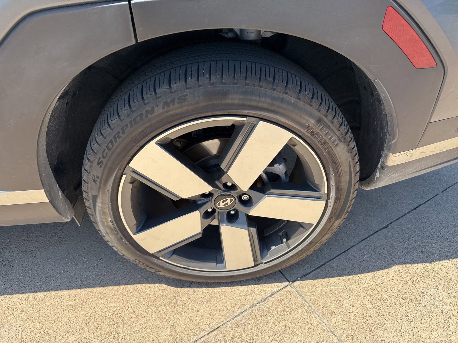 Used 2024 Hyundai Santa Fe Limited image 9