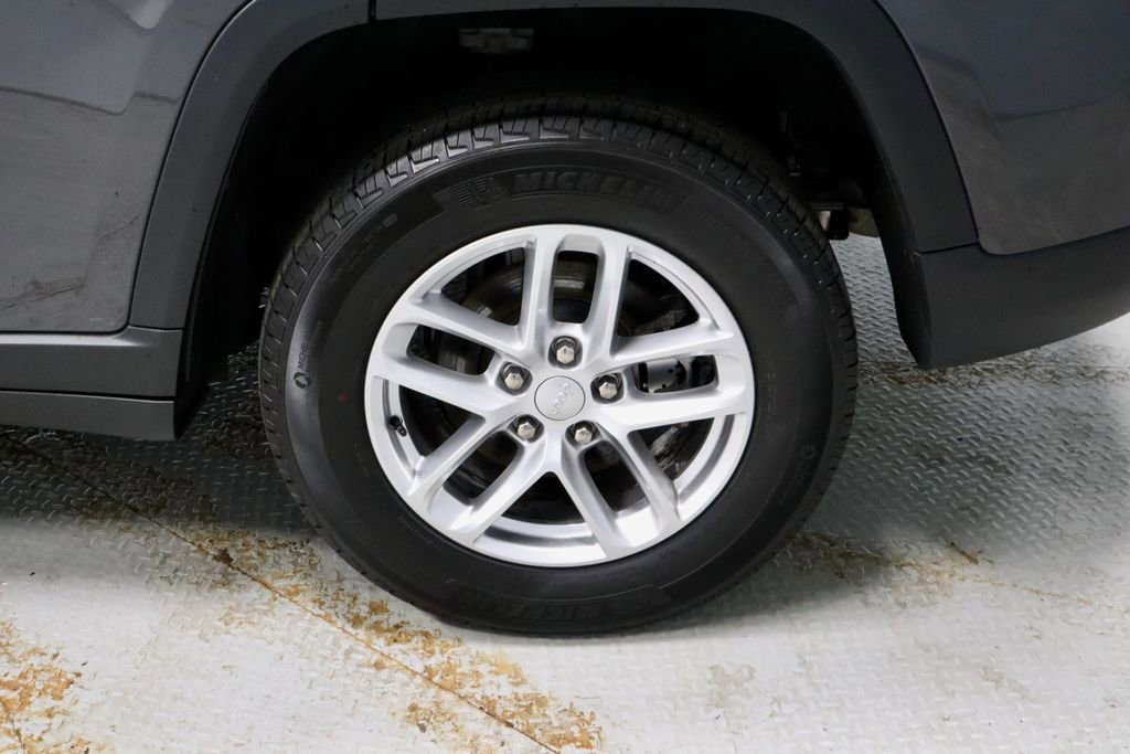 Used 2024 Jeep Grand Cherokee Laredo X w/ Luxury Tech Group I AWD/4WD image 19