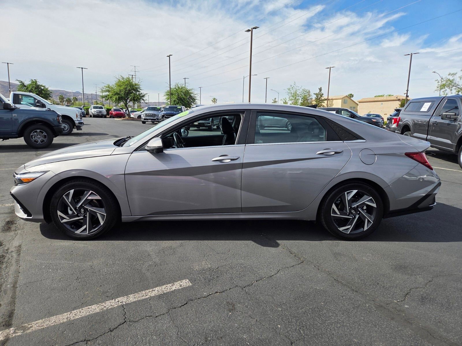 Used 2024 Hyundai Elantra Limited FWD video 2