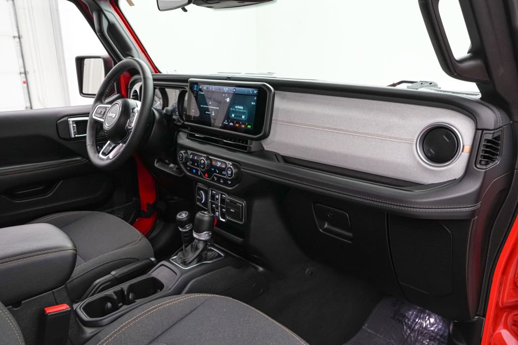 Used 2025 Jeep Wrangler Unlimited Sahara w/ Safety Group AWD/4WD image 23