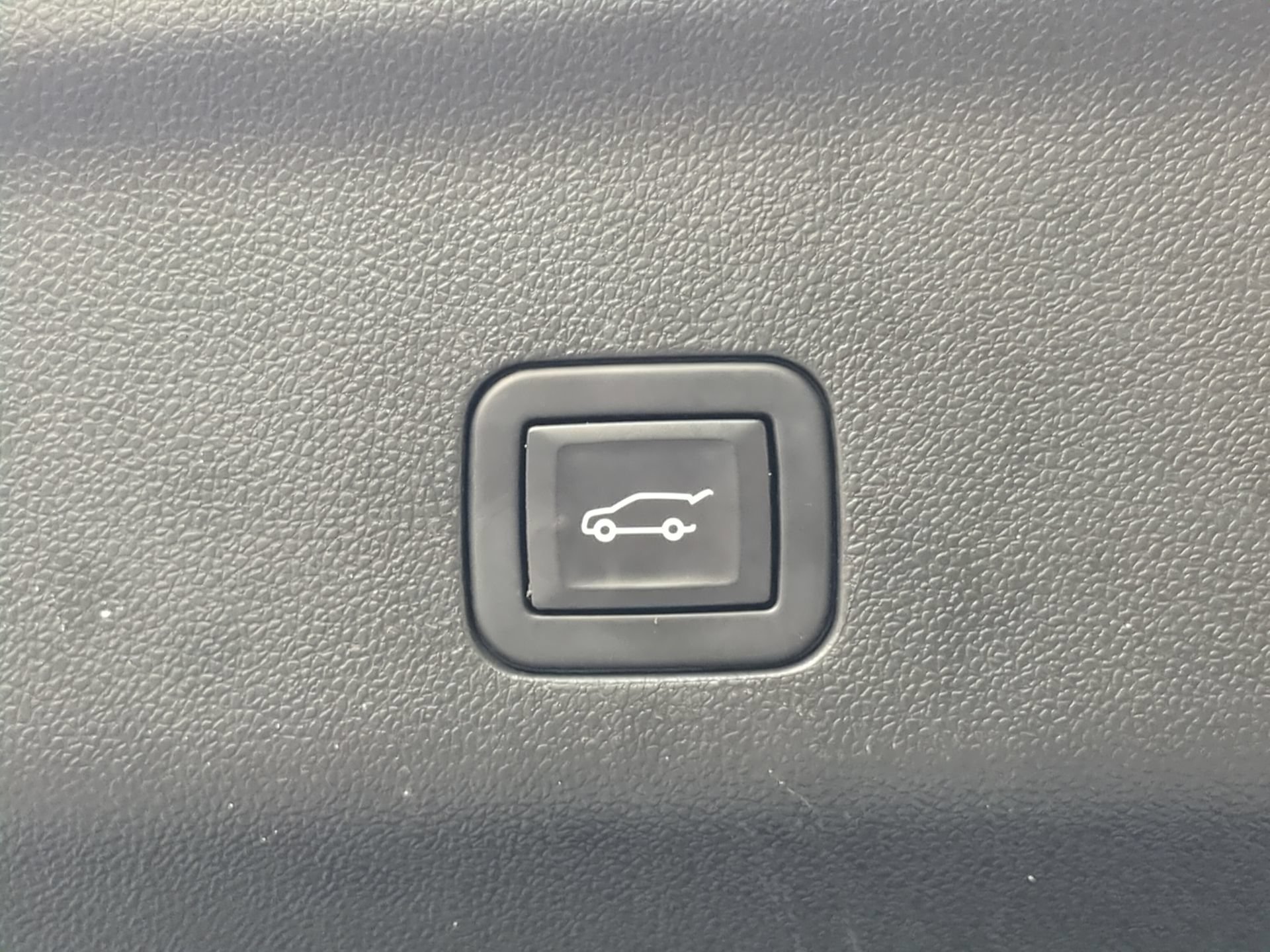 Used 2024 GMC Yukon SLT RWD image 47