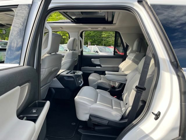 Certified 2025 Ford Expedition Active AWD/4WD image 21