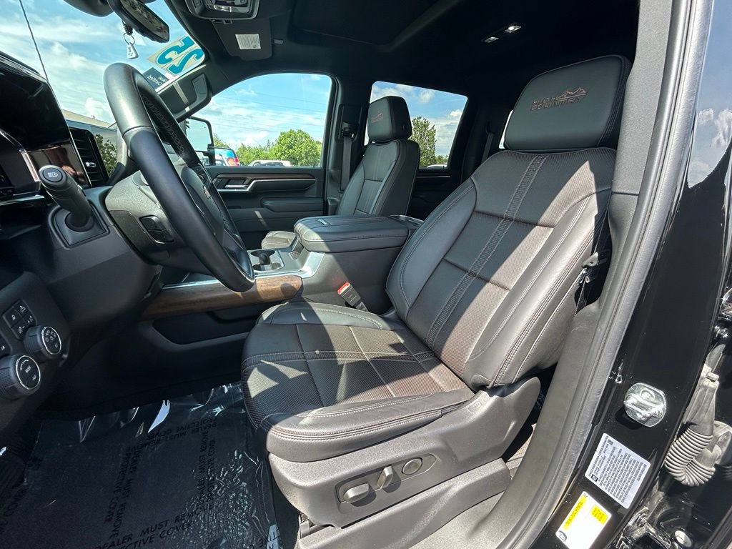 Used 2025 Chevrolet Silverado 2500 High Country w/ High Country Premium Package AWD/4WD image 15