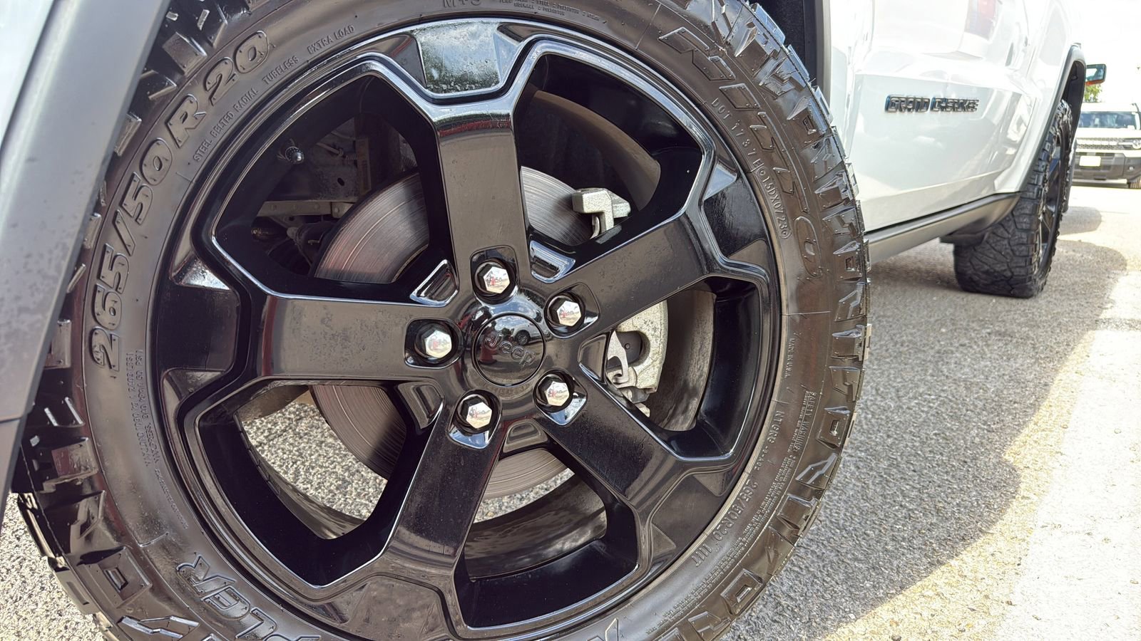 Used 2019 Jeep Grand Cherokee Laredo AWD/4WD image 30