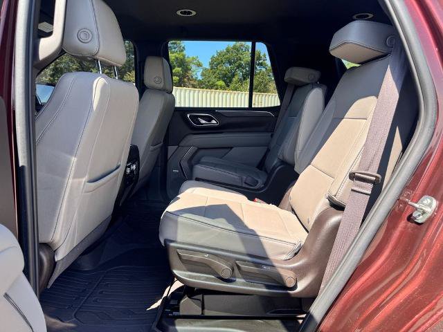 Used 2023 GMC Yukon SLT w/ SLT Luxury Package AWD/4WD image 13