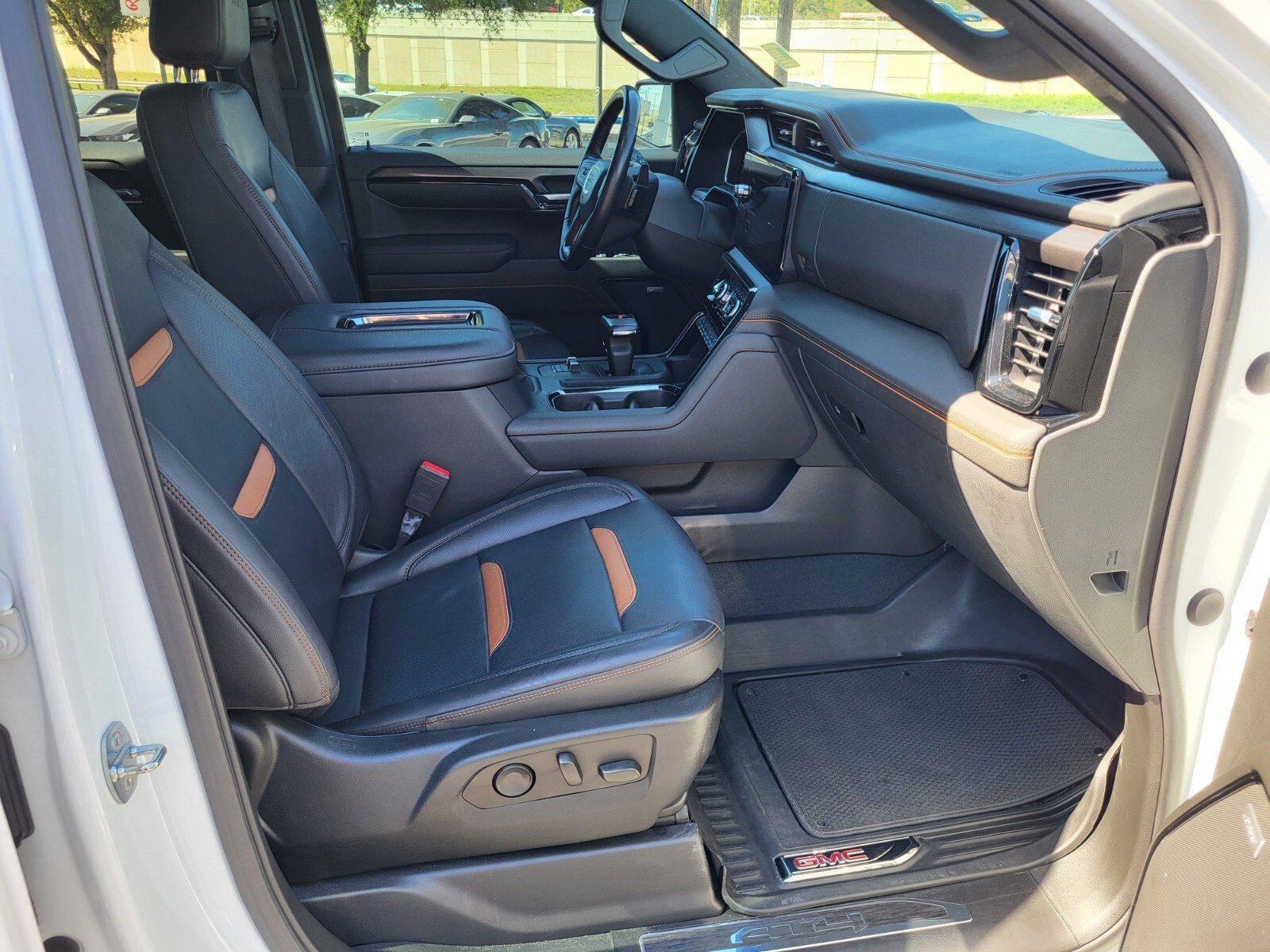 Used 2022 GMC Sierra 1500 AT4 w/ AT4 Premium Package image 13