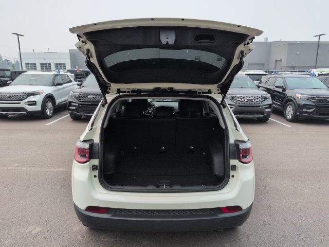 Used 2018 Jeep Compass Limited AWD/4WD image 18