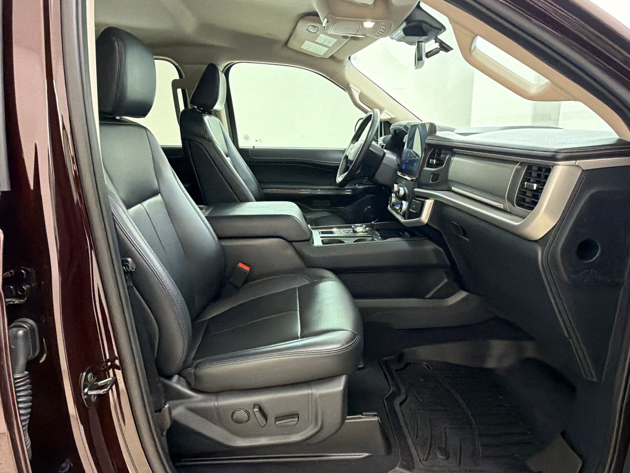 Certified 2024 Ford Expedition XLT RWD image 25