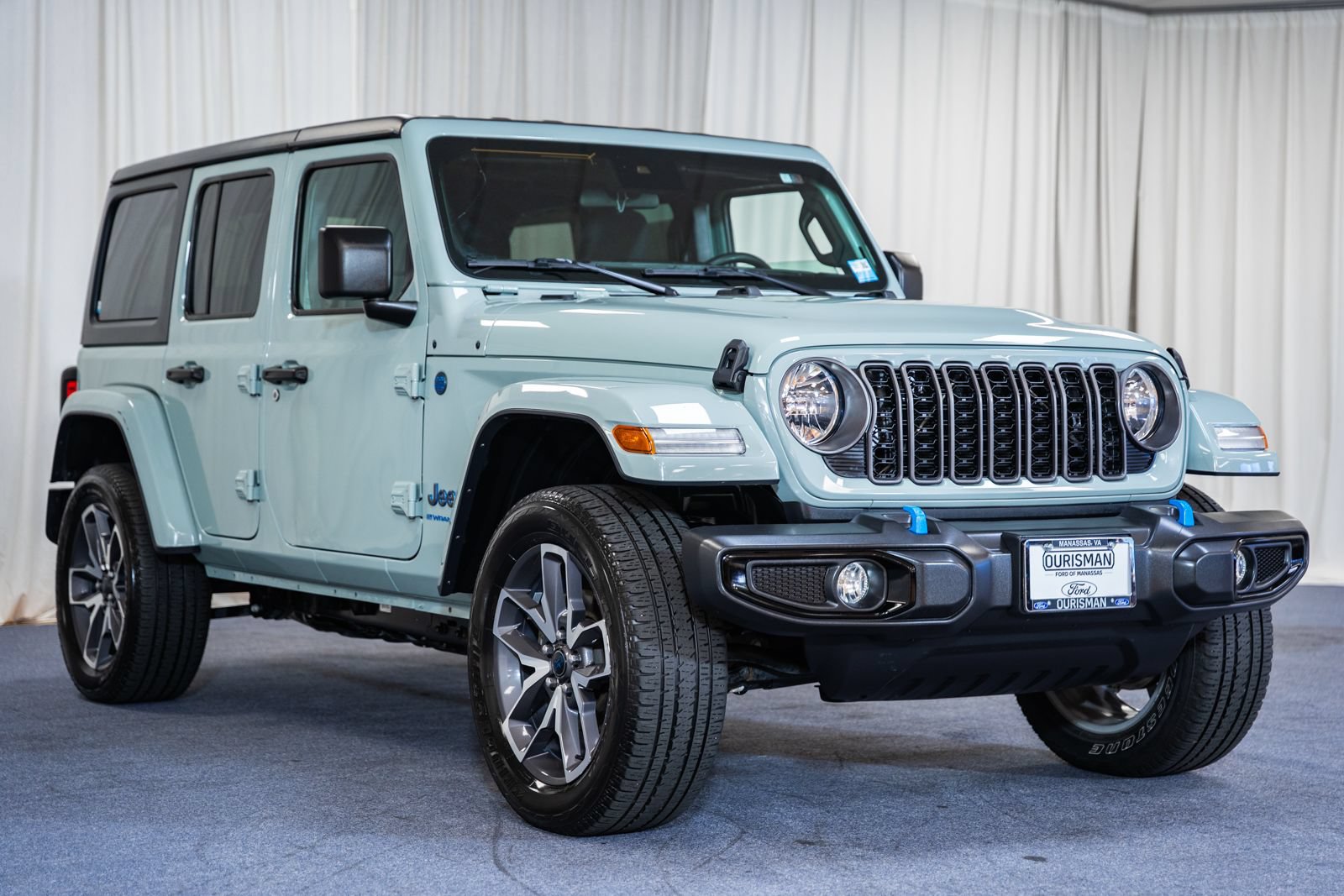 Used 2024 Jeep Wrangler Unlimited AWD/4WD image 1