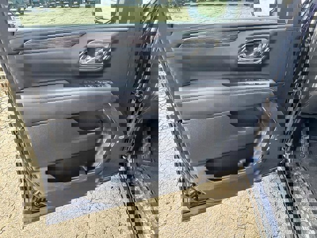 Used 2024 Chevrolet Tahoe Z71 w/ Z71 Off-Road Package image 30