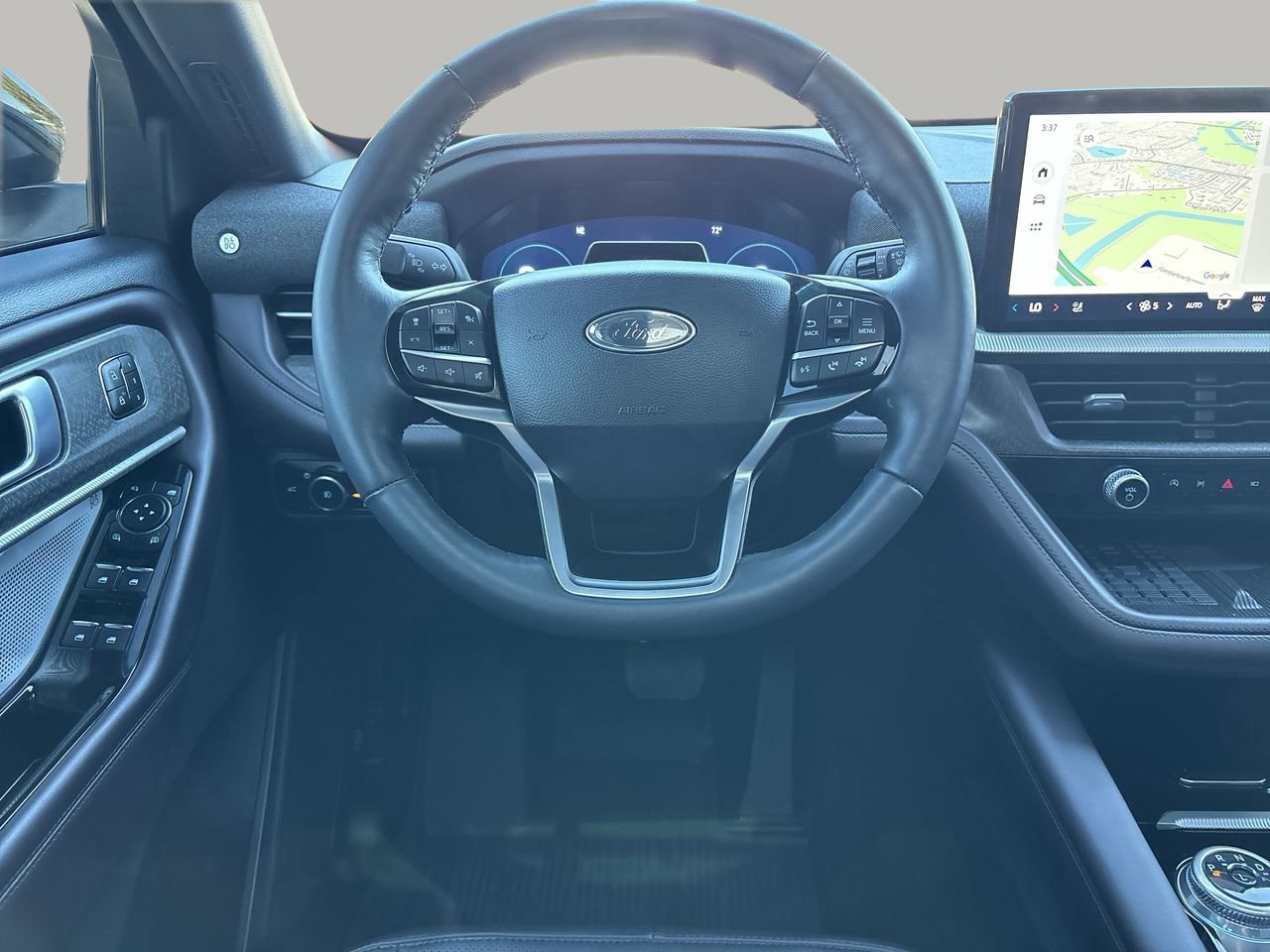 Certified 2025 Ford Explorer Platinum w/ Ultimate Package image 15