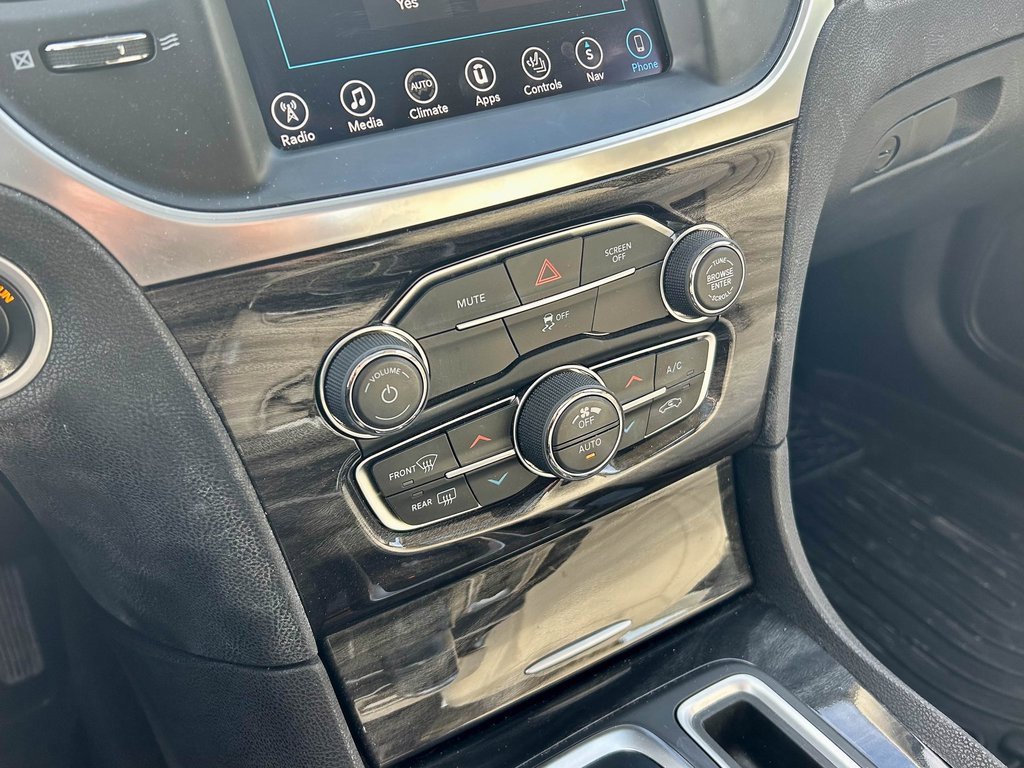 Used 2017 Chrysler 300 Limited w/ Value Package image 25