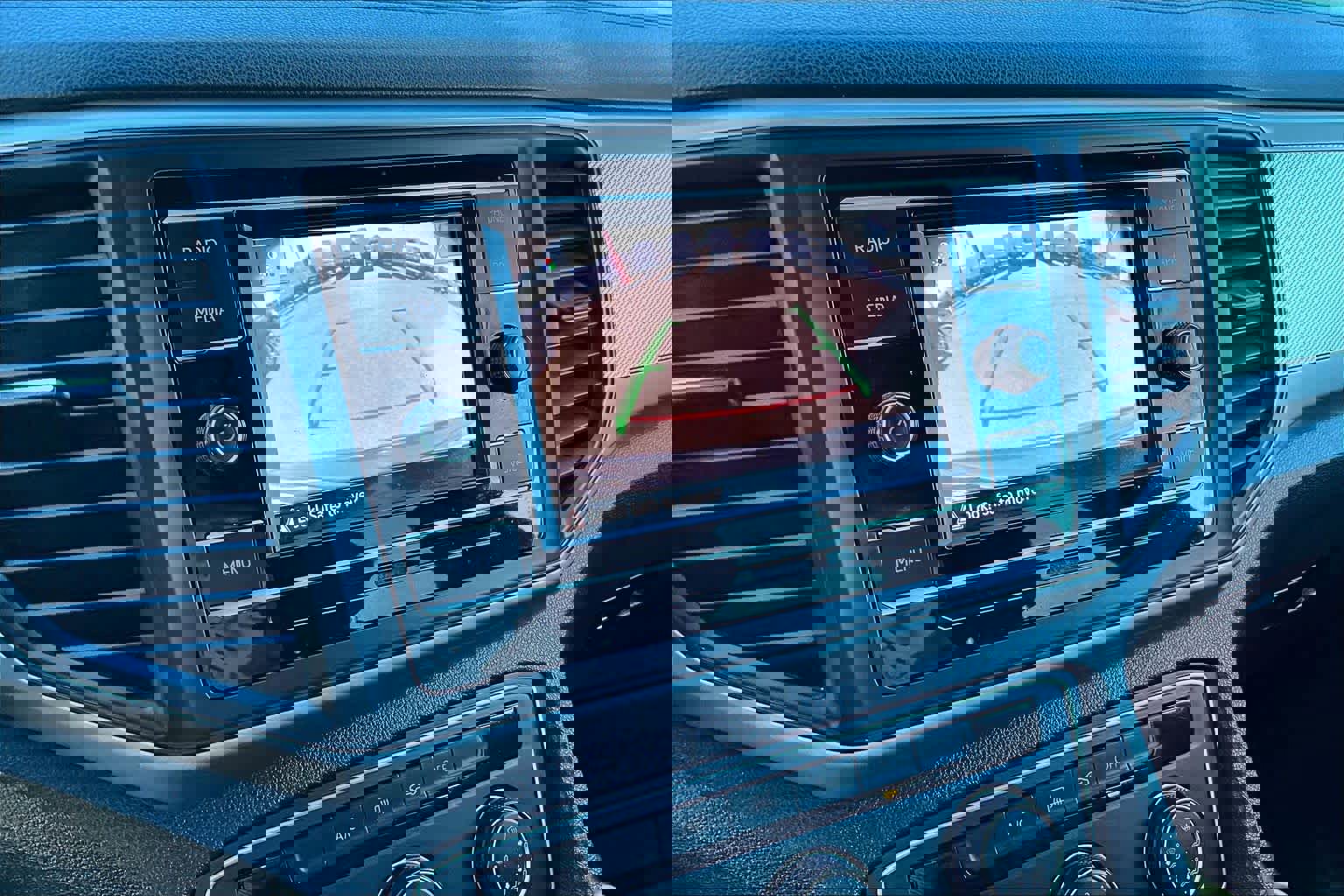 Used 2020 Volkswagen Atlas Cross Sport S image 32