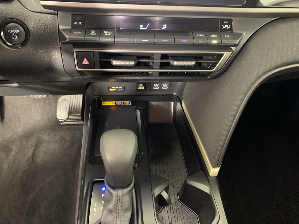 Used 2025 Toyota Camry LE FWD image 24